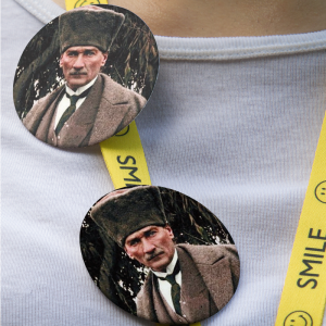 Atatürk'ün Portresi Baskılı 44MM İğneli Rozet