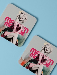 Efsane Sarışın Marilyn Monroe Tasarımlı 4lü Kare Bardak Altlığı Efsane Sarışın Marilyn Monroe Tasarımlı 4lü Kare Bardak Altlığı