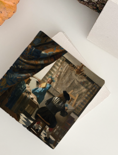 Johannes Vermeer'in Resim Alegorisi (1666 –1668) Tasarımlı 4'lü Doğal Taş Bardak Altlığı Johannes Vermeer'in Resim Alegorisi (1666 –1668) Tasarımlı 4'lü Doğal Taş Bardak Altlığı
