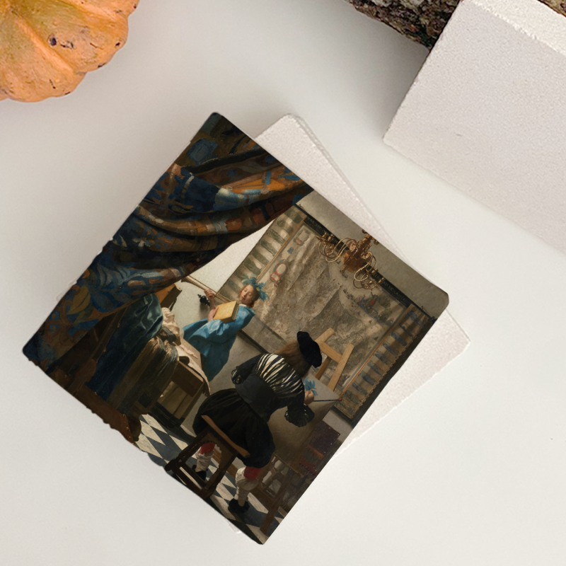 Johannes Vermeer'in Resim Alegorisi (1666 –1668) Tasarımlı 4'lü Doğal Taş Bardak Altlığı Johannes Vermeer'in Resim Alegorisi (1666 –1668) Tasarımlı 4'lü Doğal Taş Bardak Altlığı