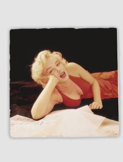 Kırmızı Elbiseli Marilyn 4lü Doğal Taş Kare Bardak Altlığı Kırmızı Elbiseli Marilyn 4lü Doğal Taş Kare Bardak Altlığı