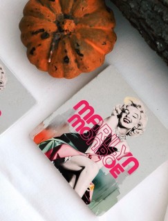 Efsane Sarışın Marilyn Monroe Tasarımlı 4lü Doğal Taş Bardak Altlığı Efsane Sarışın Marilyn Monroe Tasarımlı 4lü Doğal Taş Bardak Altlığı