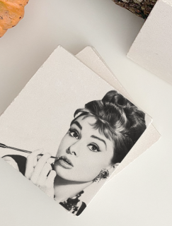 Siyah Beyaz Audrey Hepburn 4lü Doğal Taş Kare Bardak Altlığı Siyah Beyaz Audrey Hepburn 4lü Doğal Taş Kare Bardak Altlığı