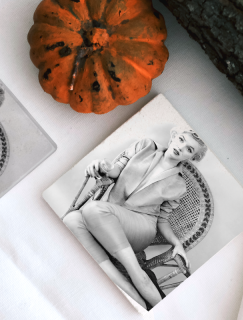 Marilyn Monroe'nun Kahkahası 4lü Doğal Taş Kare Bardak Altlığı Marilyn Monroe'nun Kahkahası 4lü Doğal Taş Kare Bardak Altlığı