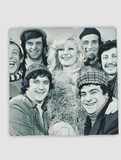 Yeşilçam Mavi Boncuk Film Ekibi 4lü Doğal Taş Kare Bardak Altlığı Yeşilçam Mavi Boncuk Film Ekibi 4lü Doğal Taş Kare Bardak Altlığı