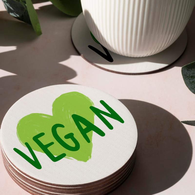 Vegan Yazılı Yeşil Kalp Tasarımlı 4'lü Yuvarlak Bardak Altlığı Vegan Yazılı Yeşil Kalp Tasarımlı 4'lü Yuvarlak Bardak Altlığı