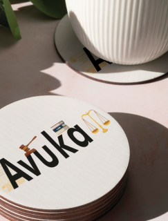 Terazi Detaylı Avukat Yazılı 4lü Yuvarlak Bardak Altlığı Terazi Detaylı Avukat Yazılı 4lü Yuvarlak Bardak Altlığı