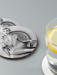 Siyah Beyaz Marilyn Monroe Portre 4lü Yuvarlak Bardak Altlığı Siyah Beyaz Marilyn Monroe Portre 4lü Yuvarlak Bardak Altlığı